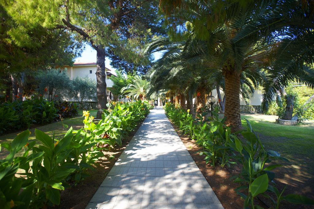 Portes Beach Hotel Nea Poteidaia Exterior photo