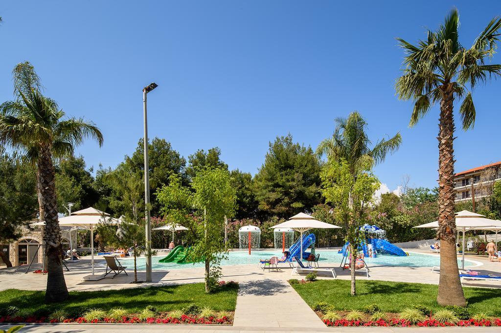 Portes Beach Hotel Nea Poteidaia Exterior photo