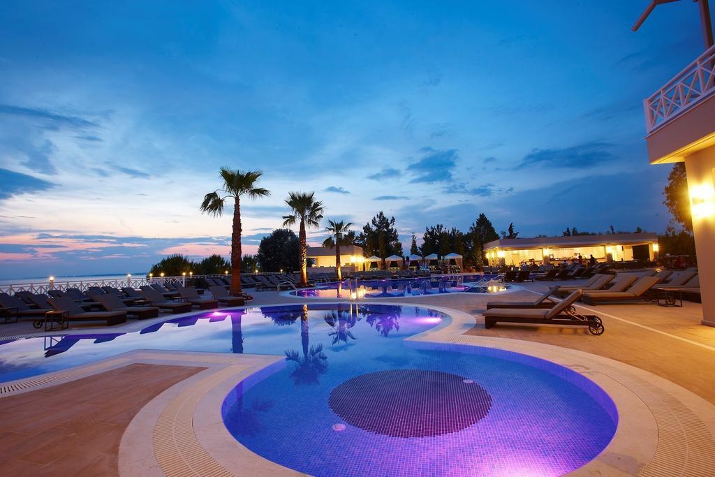 Portes Beach Hotel Nea Poteidaia Exterior photo