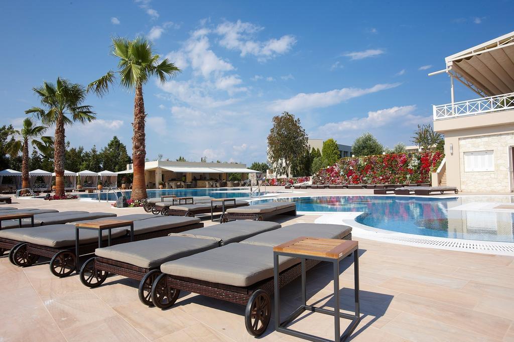 Portes Beach Hotel Nea Poteidaia Exterior photo
