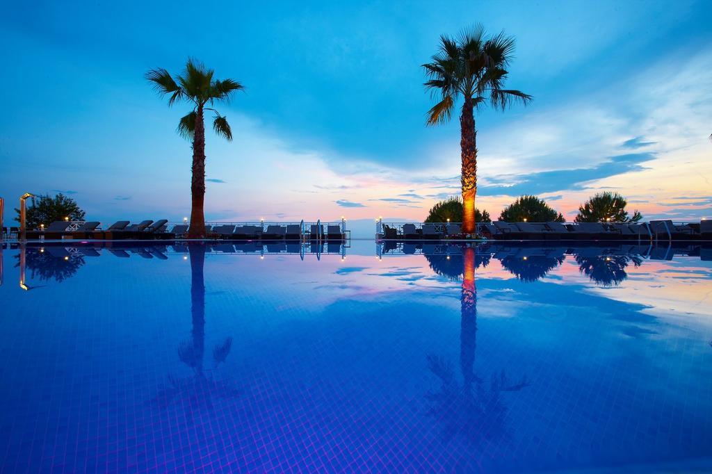 Portes Beach Hotel Nea Poteidaia Exterior photo