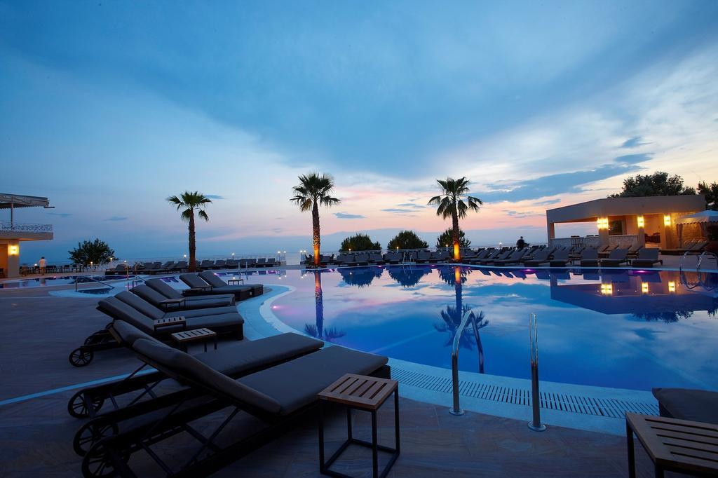Portes Beach Hotel Nea Poteidaia Exterior photo