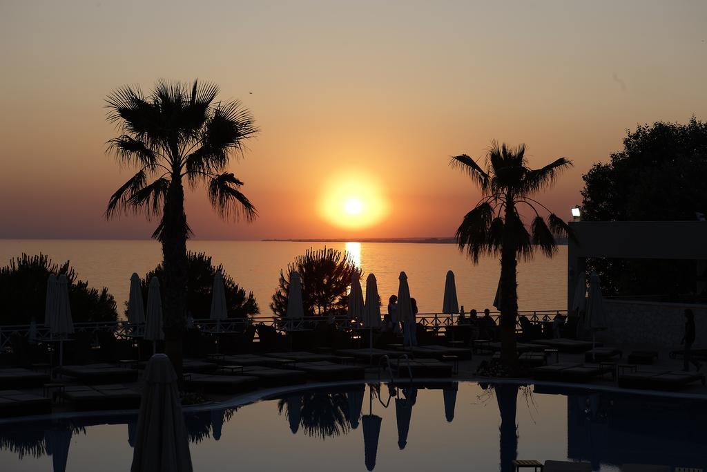 Portes Beach Hotel Nea Poteidaia Exterior photo